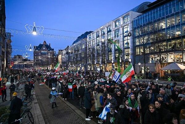 Trump İran'a müdahaleyi askıya aldı! Batı basınında dikkat çeken analiz